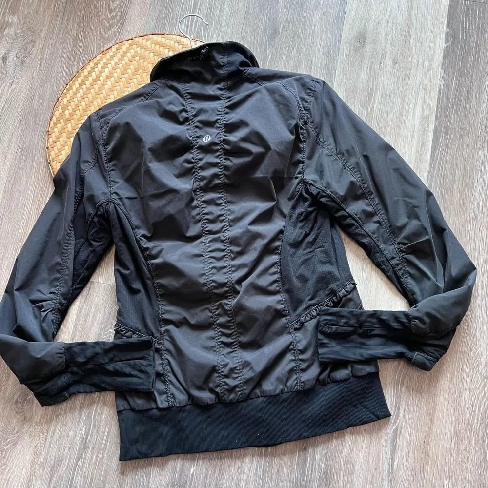Lululemon back on Track‎ jacket Women’s Size 6